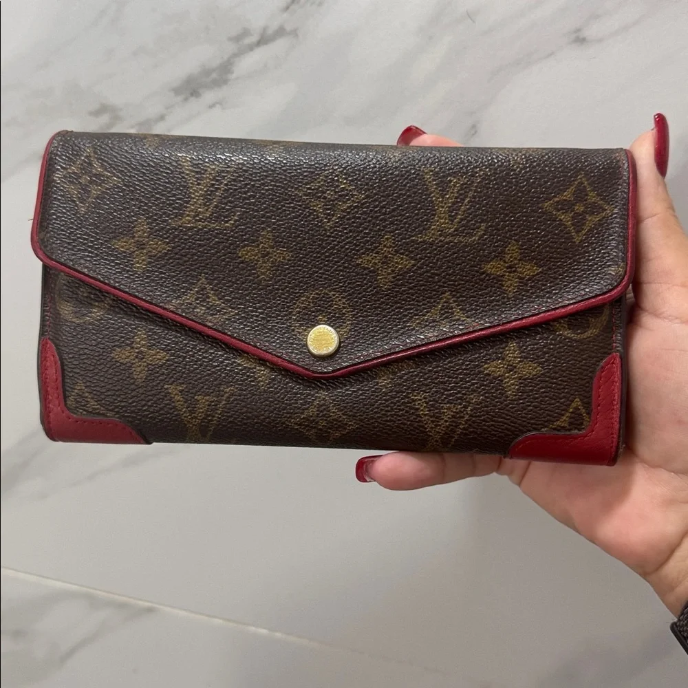 LOUIS VUITTON Portefeuille Sarah Retiro Cerise Monogram Long wallet - Picture 3 of 17